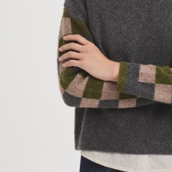 Πουλόβερ από μαλλί αρνιού με καρό μανίκια