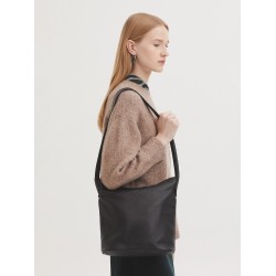 Τσάντα Hobo με λεπτομέρεια λαβής