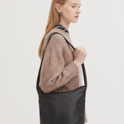 Τσάντα Hobo με λεπτομέρεια λαβής