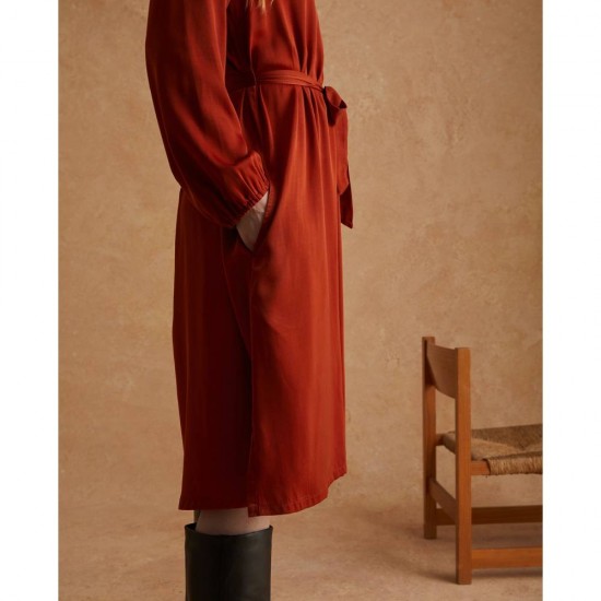 Μίντι φόρεμα σατέν.