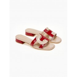 Flat mules με nude και κόκκινο λουστρίνι